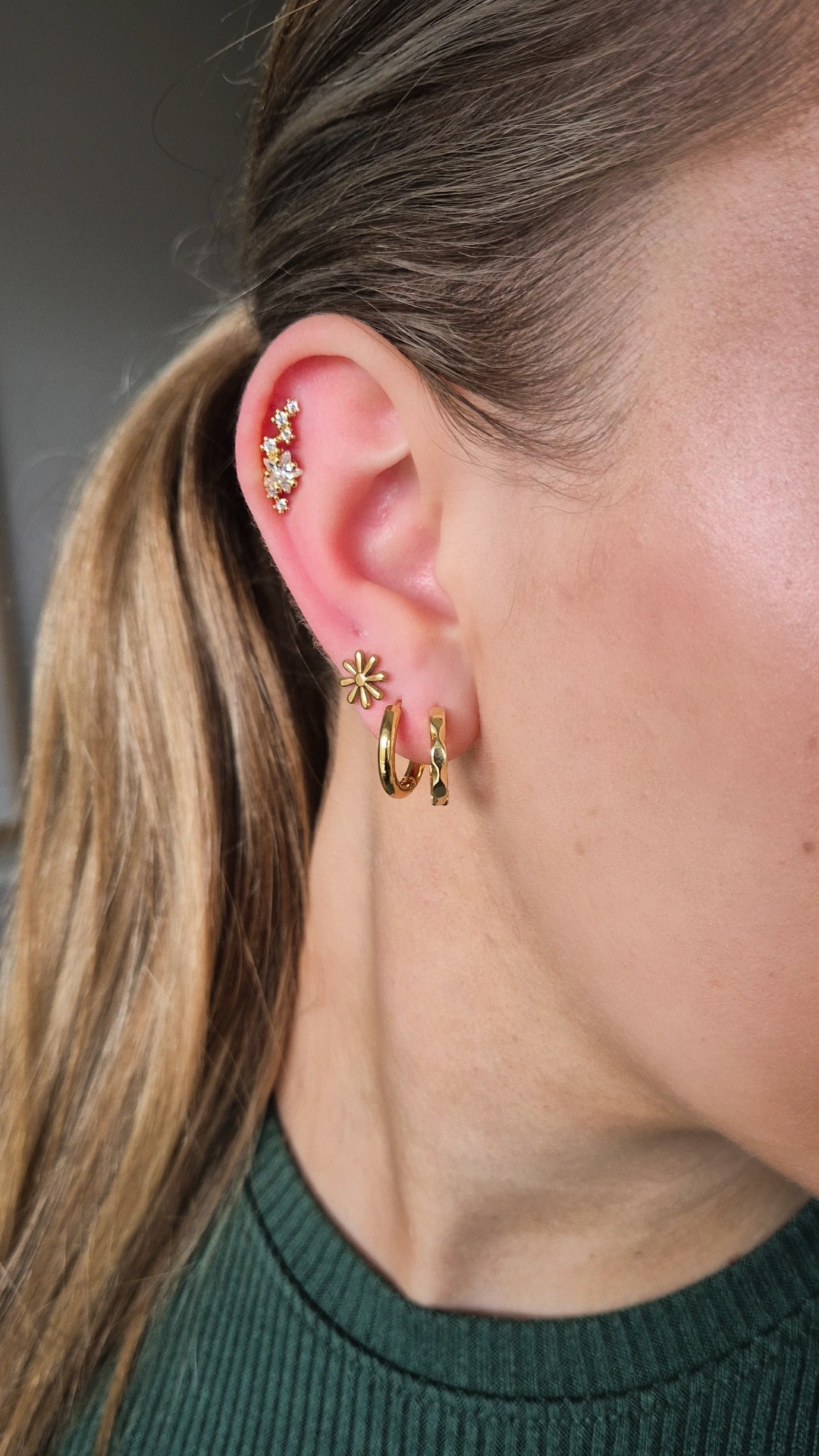 Blóma ear stud- Gullhúðaðir - Steinless steel